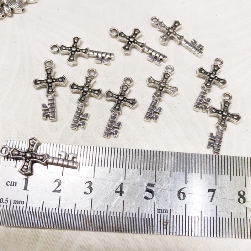5 mặt thánh giá chìa khoá xi bạc