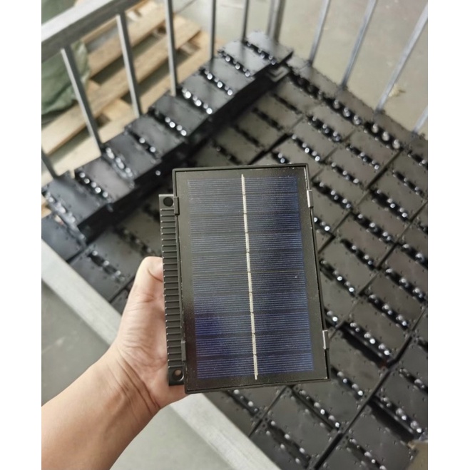 Đèn Hắt Tường Hắt Cột Năng Lượng Mặt Trời 06 Mắt Led Ngoài Trời Chống Nước