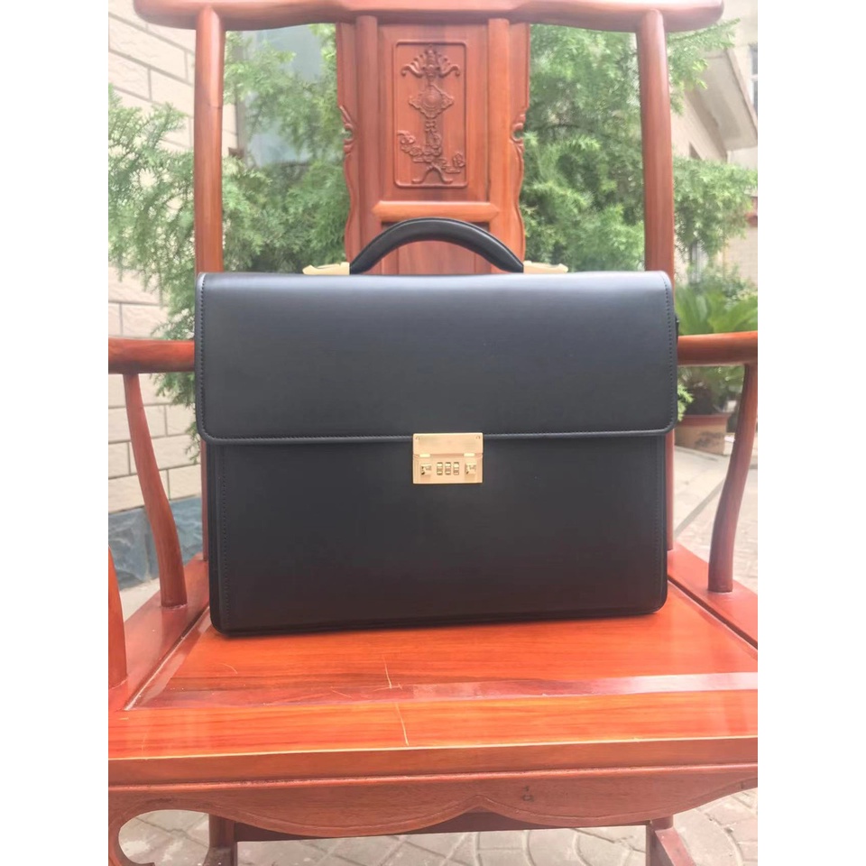 Cặp da nam khóa số