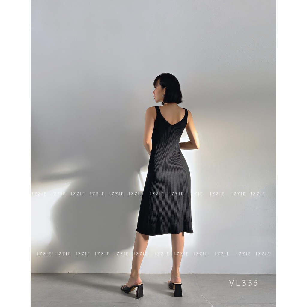 Váy len hai dây sọc nhỏ đuôi xòe izzie VL355
