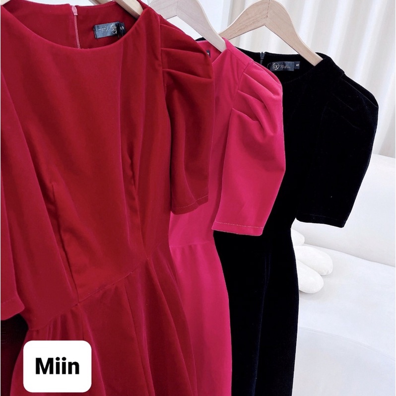 Váy nhung trơn cổ tròn tay bồng