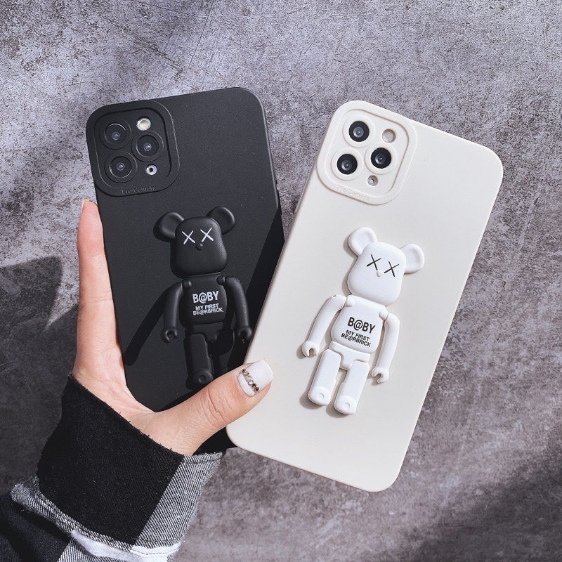 Ốp Lưng Basic Camera Nổi - Mẫu BE@R BRICK ( Kèm Giá Đỡ Hình Gấu )