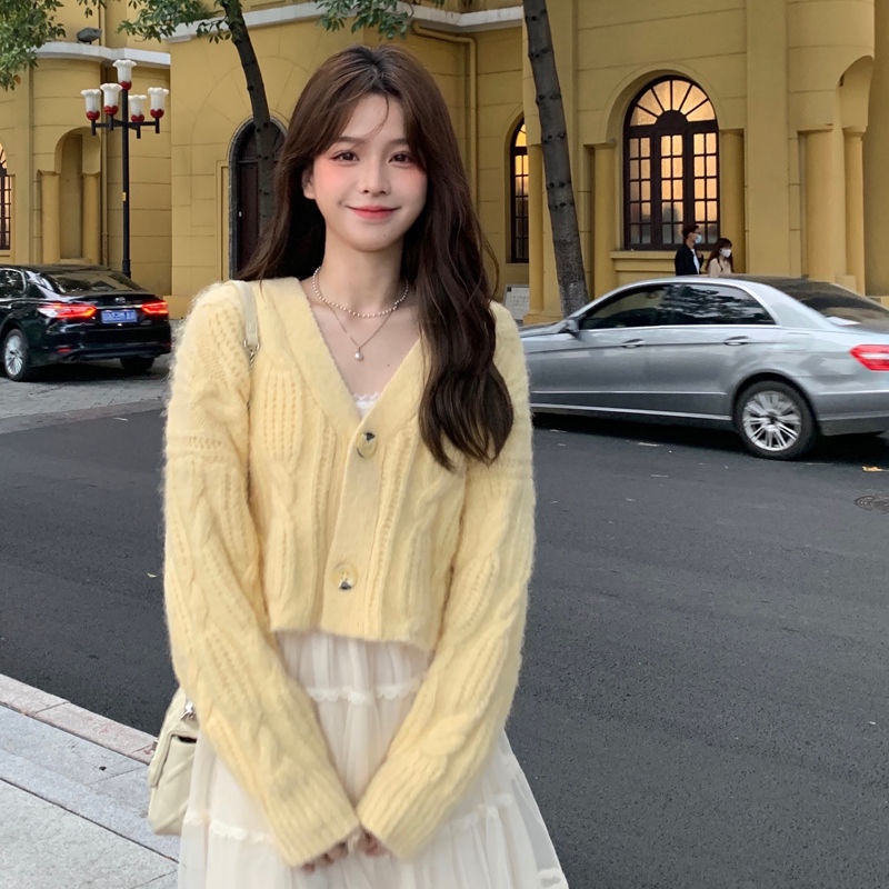 Áo Khoác Cardigan Dệt Kim Cổ Chữ V Phối Nút Màu Vàng Ngọt Ngào Thời Trang Mùa Đông Cho Nữ