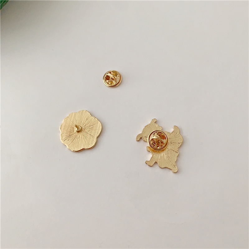 Ghim Cài Áo Hình Cậu Bé Bút Chì Shin-Chan Dễ Thương