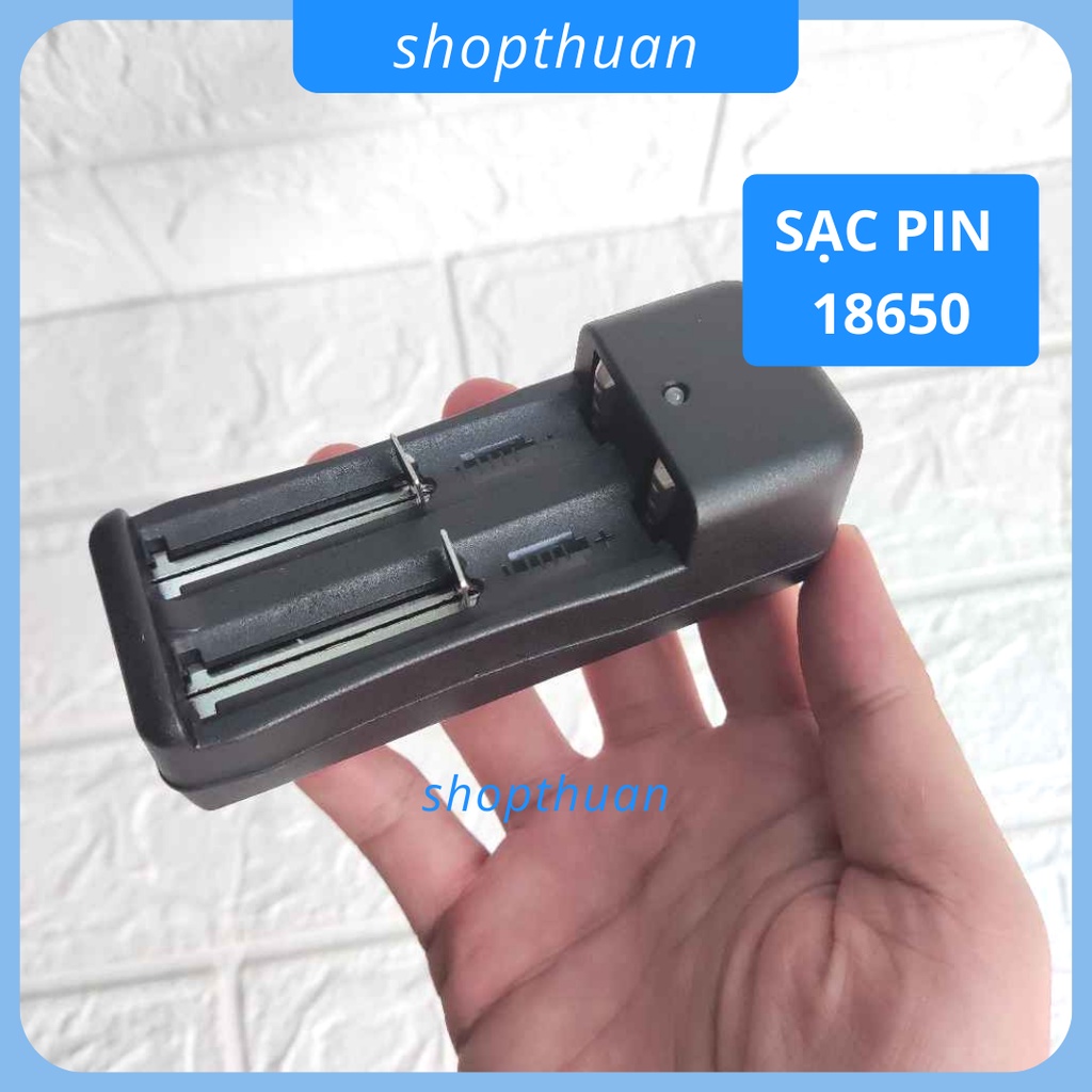 Sạc đa năng 2 pin 18650 có đèn báo
