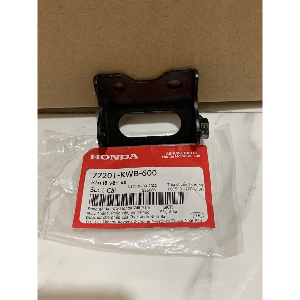 Bản lề yên xe HONDA RSX110, S110 mới. 77201KWB600