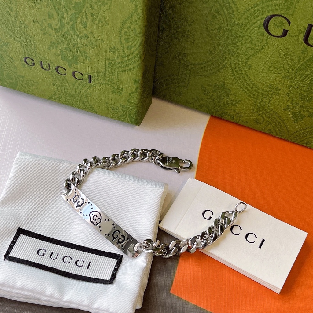 Vòng Tay Gucci Bằng Thép Titan Họa Tiết Hai Chữ GG