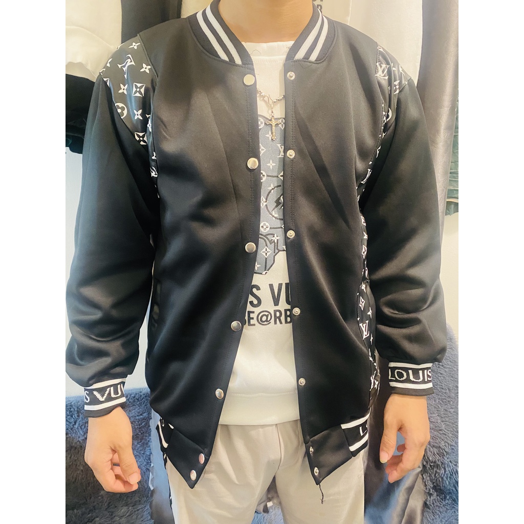 Áo Khoác Bomber LV Viền Phối Da Fom Dáng Unisex Chất Liệu Nỉ Bông Dày