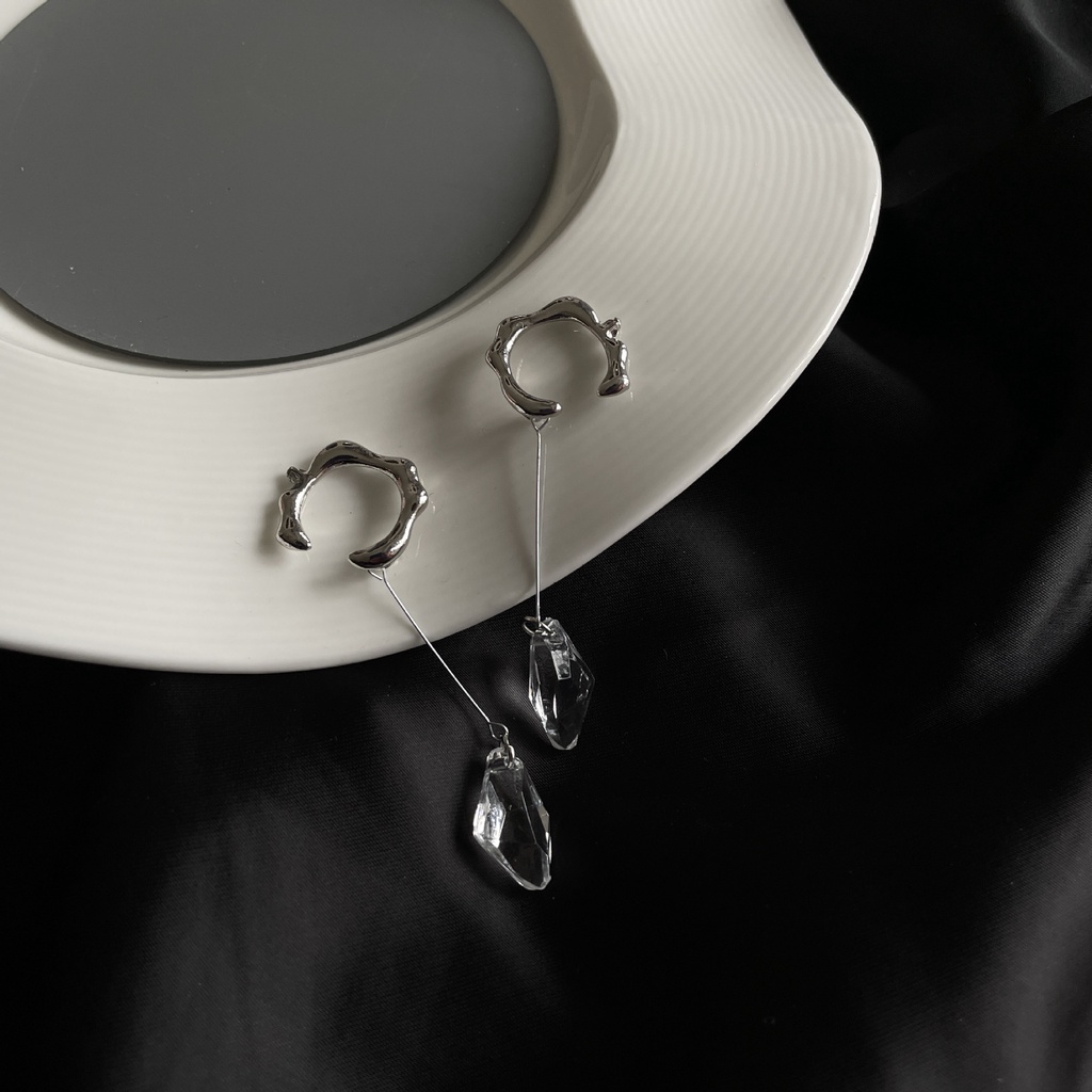 1 Đôi Bông Tai Kiểu Kẹp Hình Học Bằng Acrylic Màu Bạc Phối Tua Rua Thời Trang Cho Nữ