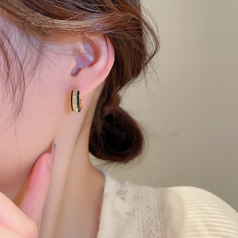 Bông Tai Chữ C Sang Trọng Dành Cho Nữ