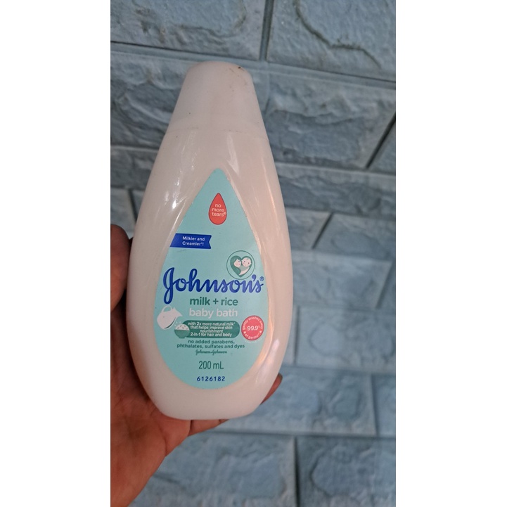 Sữa tắm chứa sữa và gạo Johnson Baby Bath Milk + Rice (200ml)