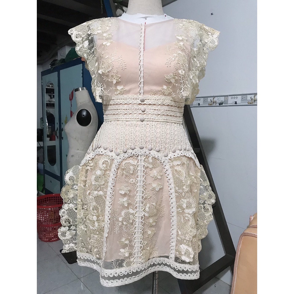 Đầm ren thiết kế form chữ A