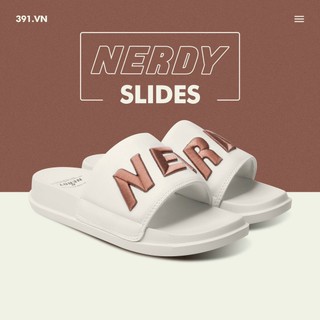 Dép quai ngang nerdy slide -đen thêu chữ rainbow
