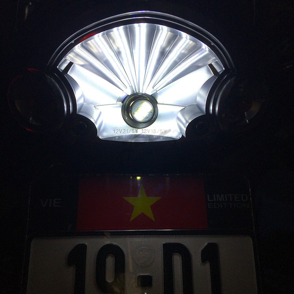 Bóng đèn hậu siêu sáng kiểu chạy AUDIF1và sấm chớp F1 thích hợp với nhiều loại xe như: DREAM, WAVE, SIRIUS, SH...