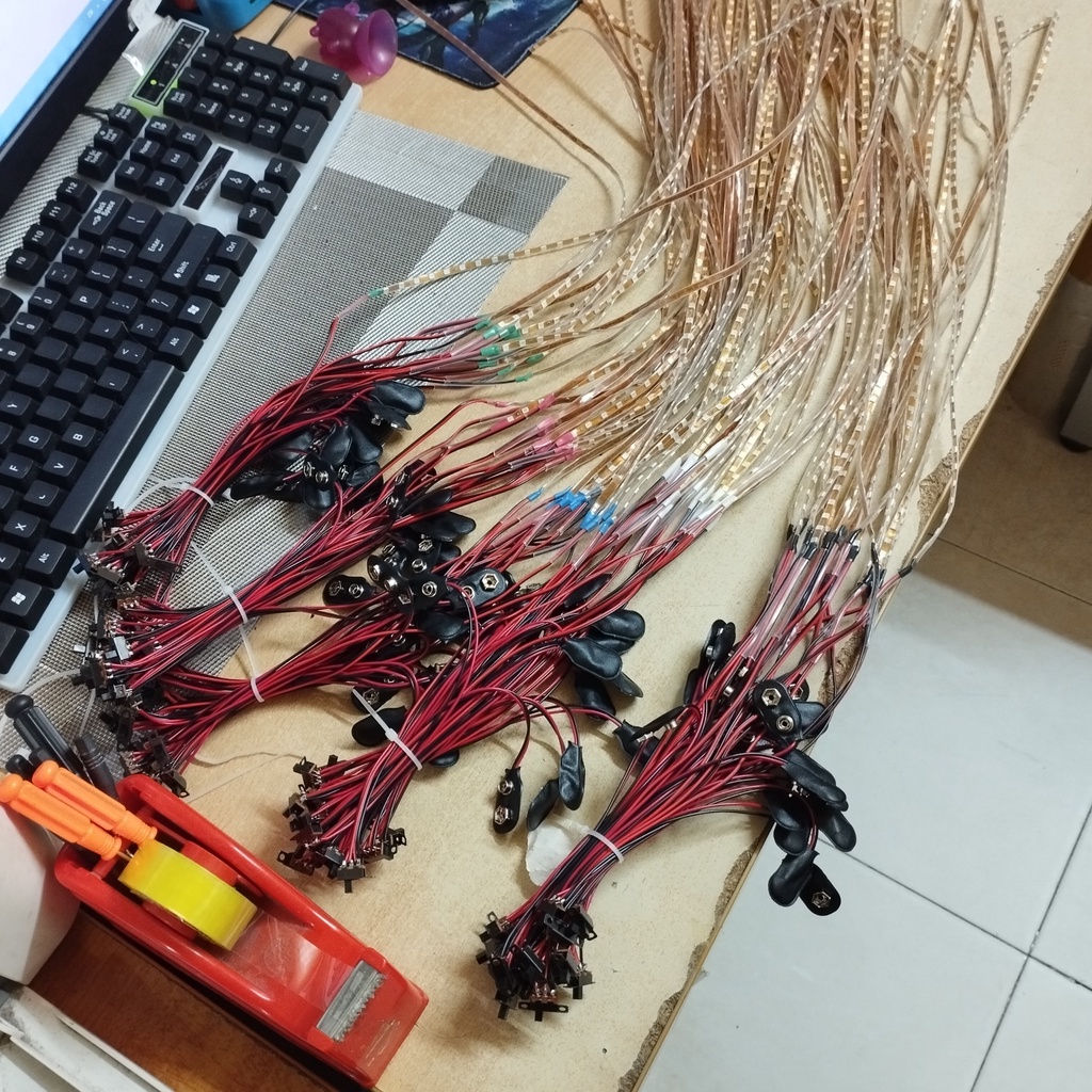 Đế pin 9V kèm công tắc và đèn led dùng để chế tạo