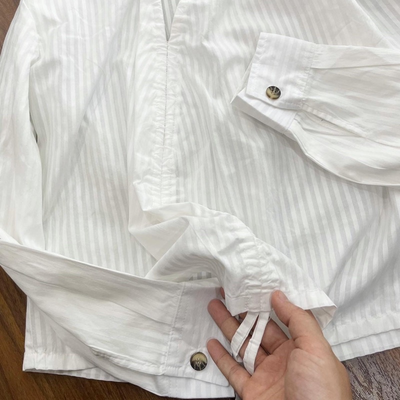 Áo cổ bẻ dáng suông rút dây. Hình thật shop chụp cận vải