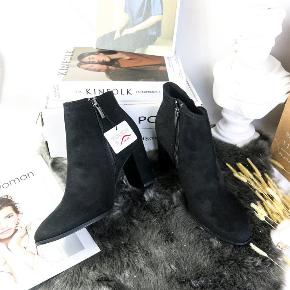 Boot đen lộn xuất dư Tamaris