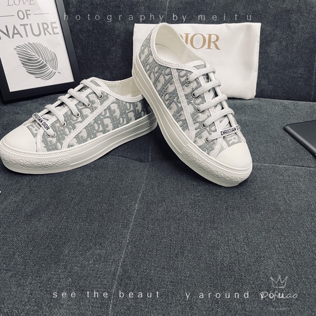 Giày Thể Thao Dior Vải Canvas Thắt Dây Thêu Họa Tiết Dễ Thương Cho Nữ