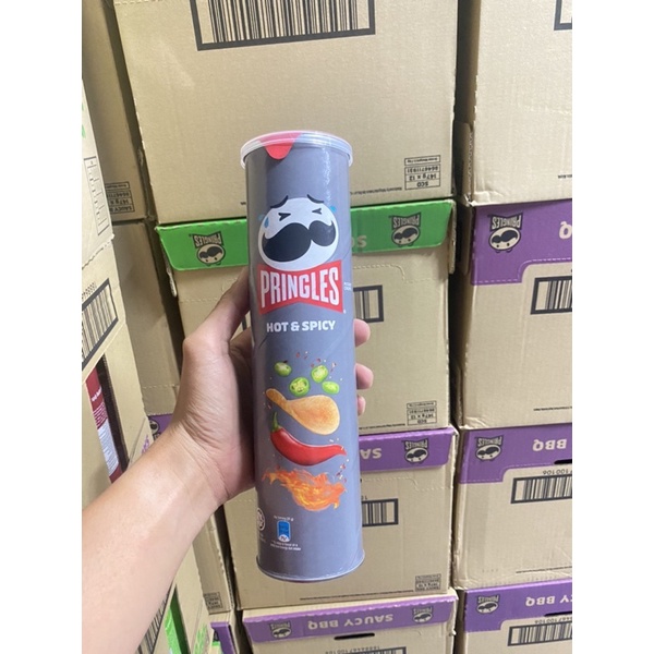 Khoai tây chiên Pringles Sour Cream & Onion 134 date 2024