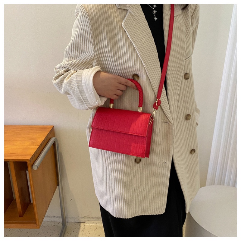 Túi Xách Đeo Chéo Vai Hình Vuông Nhỏ Mẫu 2022 GXYXB302