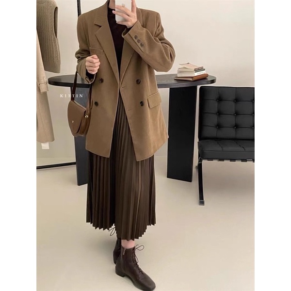 Blazer nhung tăm hàng Quảng Châu cao cấp, chất nhung tăm mịn mượt, túi nắp bốn khuy. Meoow Closet