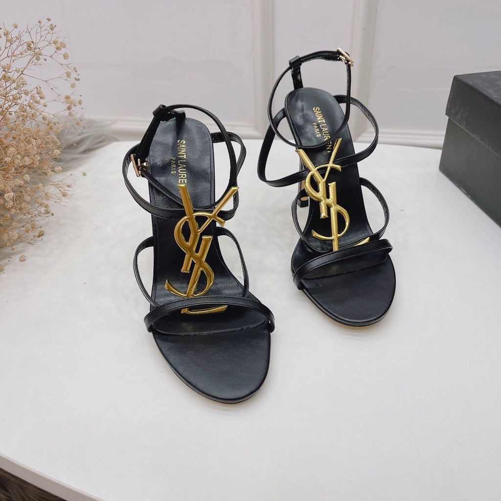 Sandal khoá tag vàng sẵn hàng cả 2 màu đen - trắng , dây mảnh lên chân sexy gót cao 10cm.