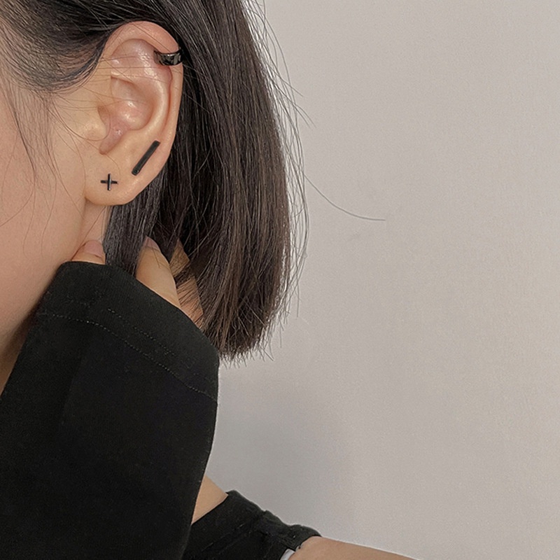 1 cặp - Bông tai đen 2 bên khác nhau