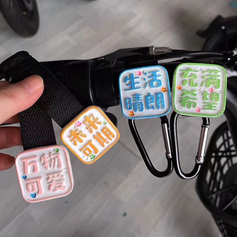 Móc Treo Đồ Gắn Xe Đẩy Em Bé / Xe Máy / Xe Hơi Họa Tiết Hoạt Hình Dễ Thương Tiện Dụng