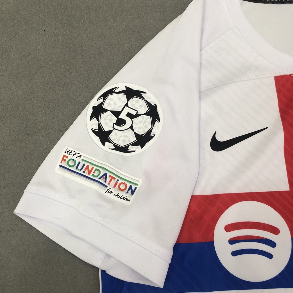 Bộ quần áo Barca trắng sân khách logo cup C1 2023