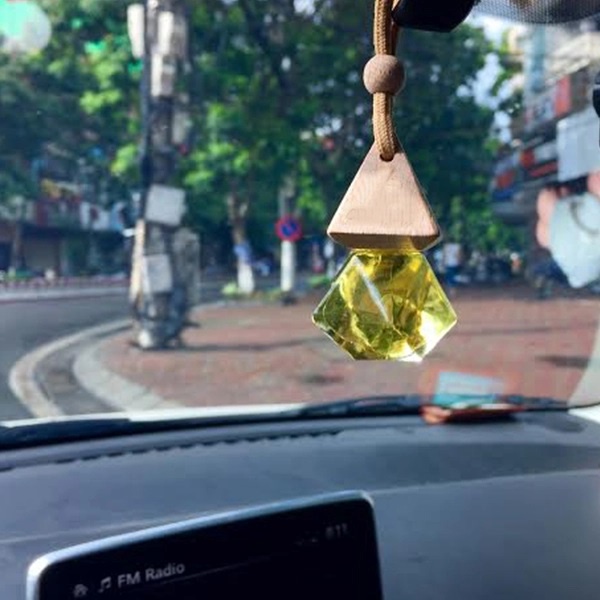 Tinh dầu thơm treo xe ô tô Topco hương trầm tự khuếch tán thơm xe, khử mùi, hạn chế say xe thơm phòng Nhật Bản Mart