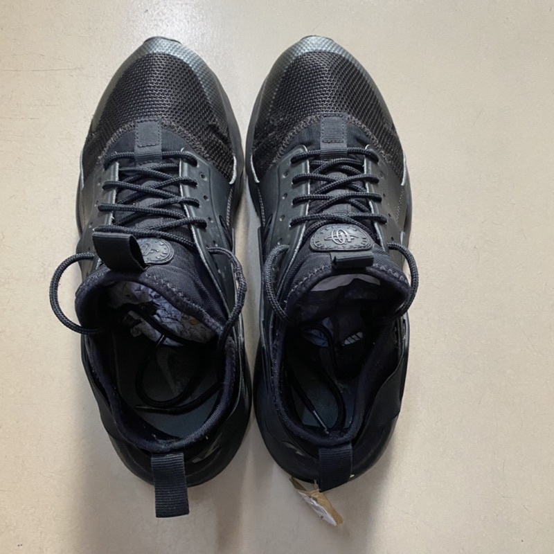 Giày chính hãng đã qua sử dụng