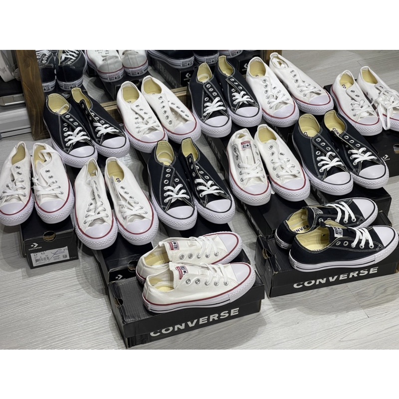 Giày Converse classic trắng huyền thoại.