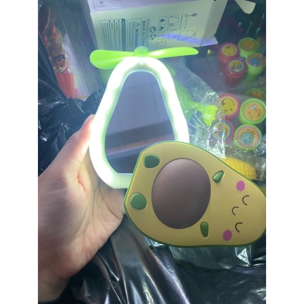 🥑 QUẠT MINI TRÁI BƠ KÈM GƯƠNG SOI CÓ ĐÈN (KÈM DÂY SẠC) 🔥🔥
