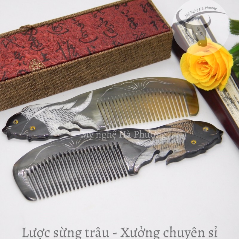 Lược sừng chạm hình cá mẹ con dễ thương, lược dày đẹp