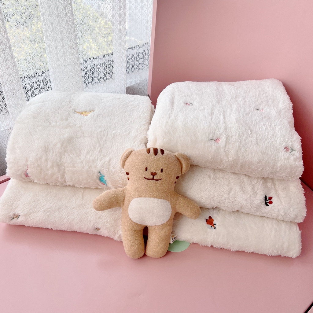 Chăn Cho Bé - Chăn Lông Tuyết Cho Bé Chất Xuất Hàn Siêu Mềm Họa Tiết Thêu Cực Xịn Xò Thích Hợp Cho Cả 4 Mùa