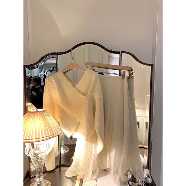 Set áo len trễ vai kèm chân váy 3 lớp lấp lánh