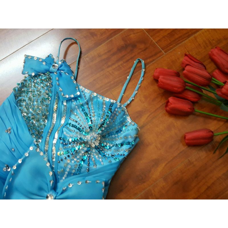 ĐẦM CÔ DÂU, DỰ TIỆC