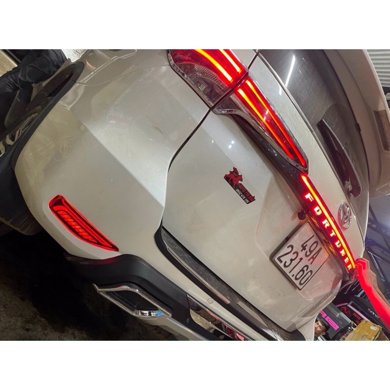 Đèn cản sau Toyota Fortuner 2017+