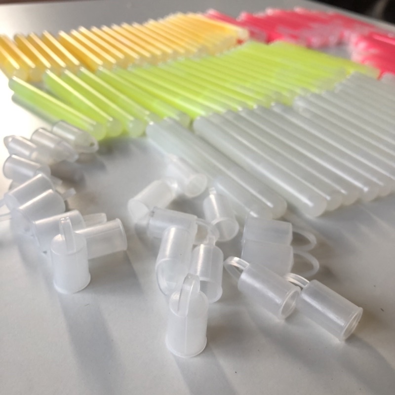 Que phát sáng dạ quang Glow Stick - Light Stick dài 10cm đường kính 1.0cm với màu sắc ngẫu nhiên phù hợp cho buổi party