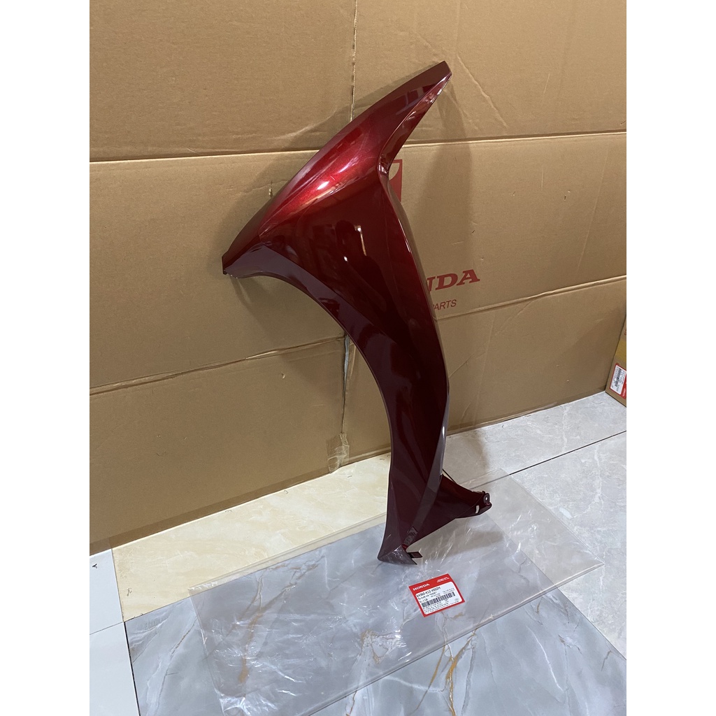 Ốp trước trái - cánh yếm bên trái HOND LEAD 125 năm 2018-2021 màu Đỏ. *R350C* 64360K12V00ZM