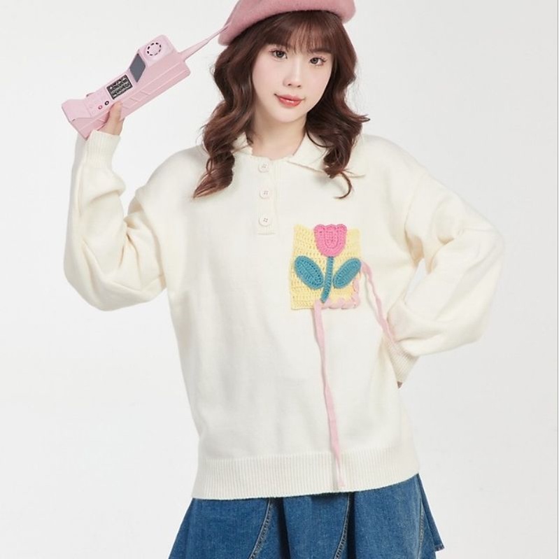 Áo len polo đính cúc đan hình hoa tulip. Áo len dáng rộng