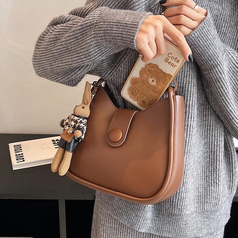 Túi đeo chéo vai IELGY trang trí gấu bông phong cách retro cao cấp cho nữ