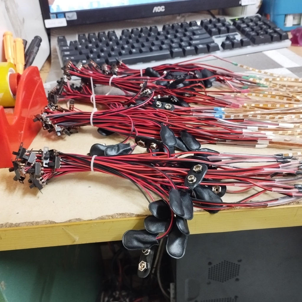 Đế pin 9V kèm công tắc và đèn led dùng để chế tạo