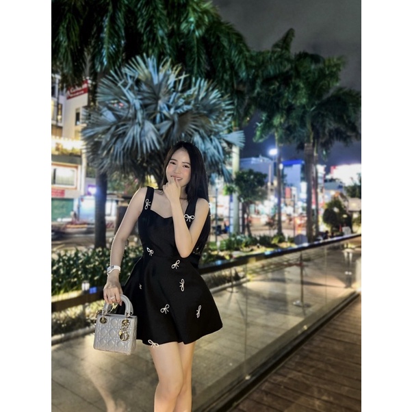 Đầm xoè nơ đá hở lưng 🖤 ( hết )