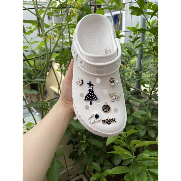 Bộ 16 sticker, charm, jibit, hình gắn đính đá có khuy gắn dép Cross