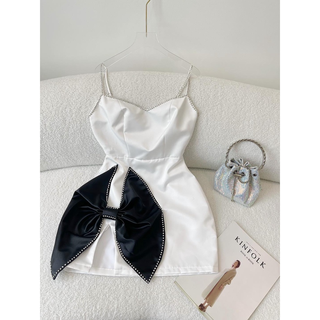 Đầm body 2 dây phối nơ kết đá - - Ꮯɦ𝚊̂́ȶ Ꮮɨ𝚎̣̂𝚞: phi cao cấp + lót thun + kết đá 𝙵𝚛𝚎𝚎 𝚜𝚒𝚣𝚎 𝚏𝚘𝚛𝚖 <𝟻𝟺 𝚔𝚐 𝚌𝚊̂𝚗
