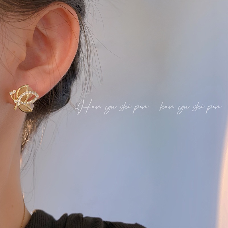 Bông Tai Hình Bướm Đính Đá Opal Thời Trang 2022