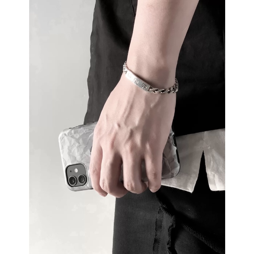 Vòng Tay Gucci Bằng Thép Titan Họa Tiết Hai Chữ GG