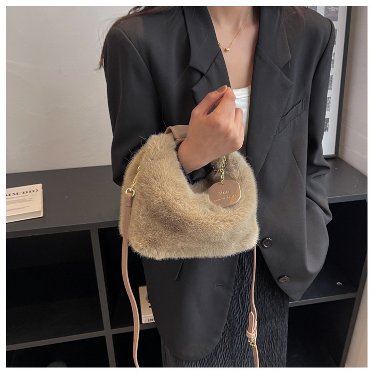 Túi Đeo Chéo Phủ Lông Xù Xếp Ly Đơn Giản Dễ Thương Thời Trang Thu Đông 2022 Dành Cho Bạn Nữ