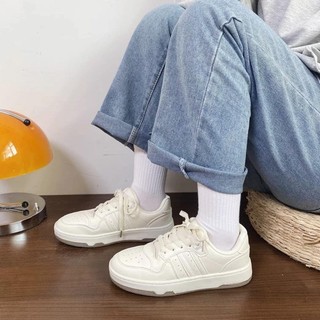 Giày sneaker hot trend